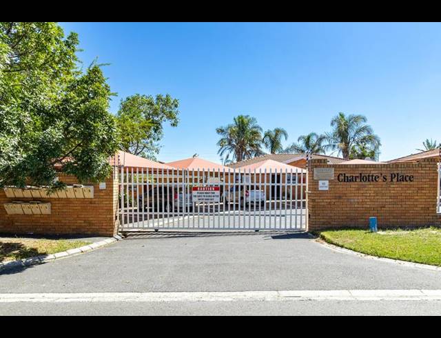 2 BEDROOM TOWNHOUSE FOR SALE IN SONSTRAAL HEIGHTS